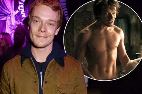 alfie allen naked|Every Game of Thrones Nude Scene, Ranked by Whether。